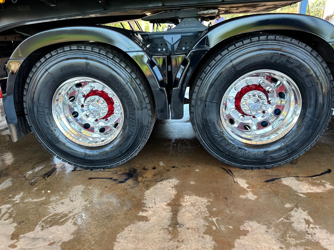 Rodas e tanque limpos